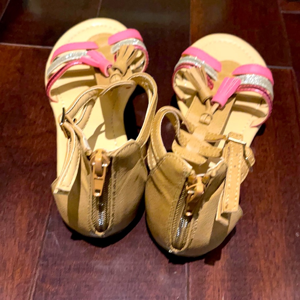 Girls flat sandals